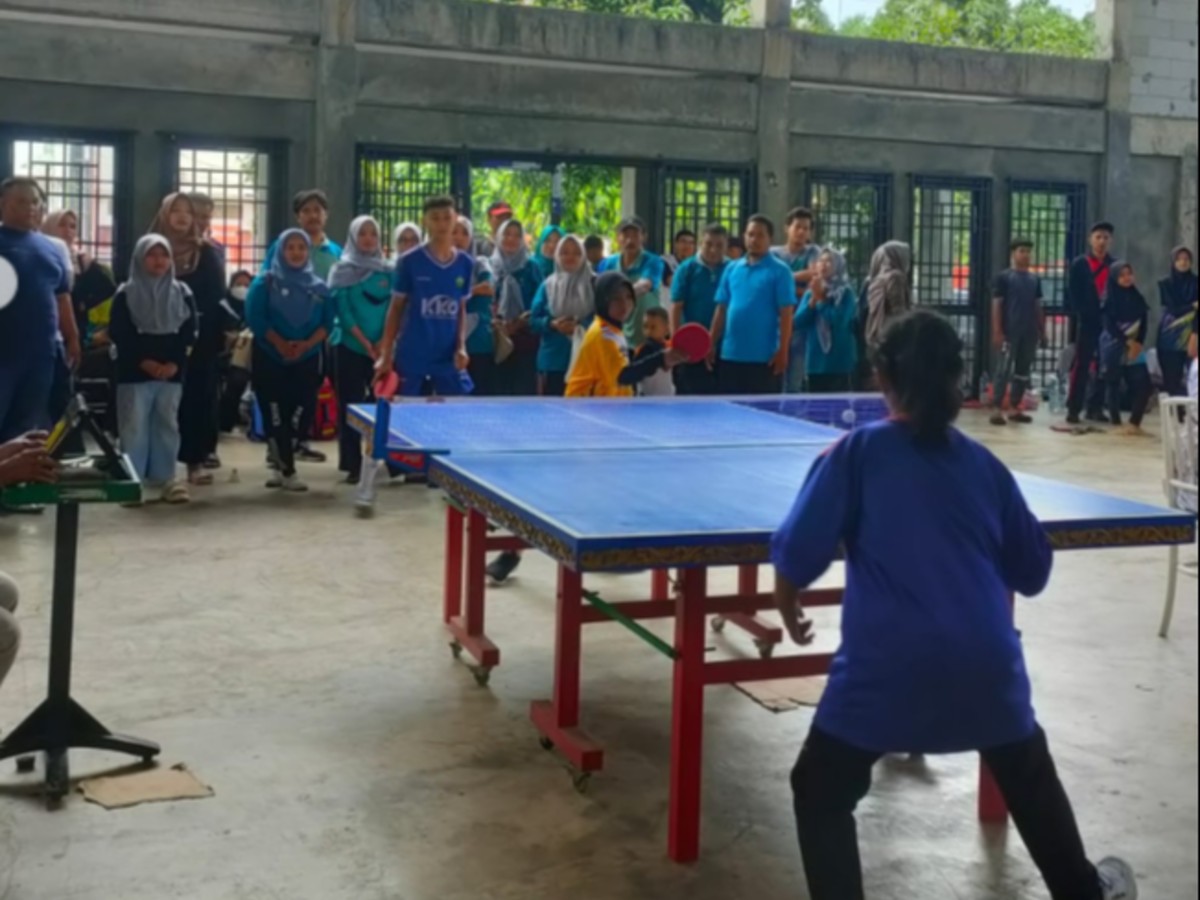 Lomba Tenis Meja Putri